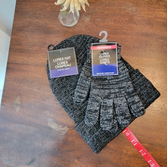 Women's Matching Fleecr Lined Hat & Gloves Black Silver NWT - Picture 5 of 6
